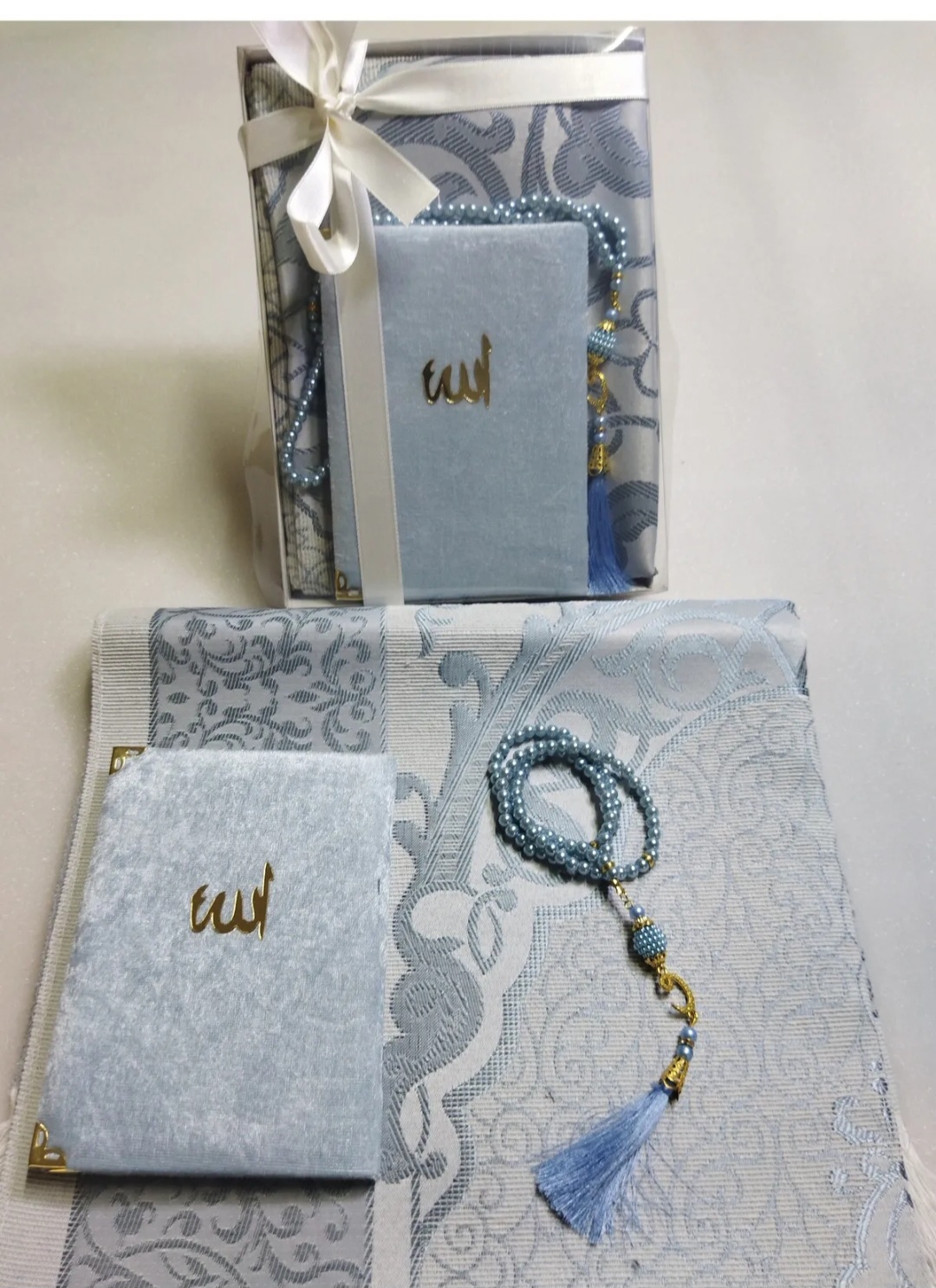 بوكس هدايا رجالي مكون من سجاد وسبحة ومصحف 