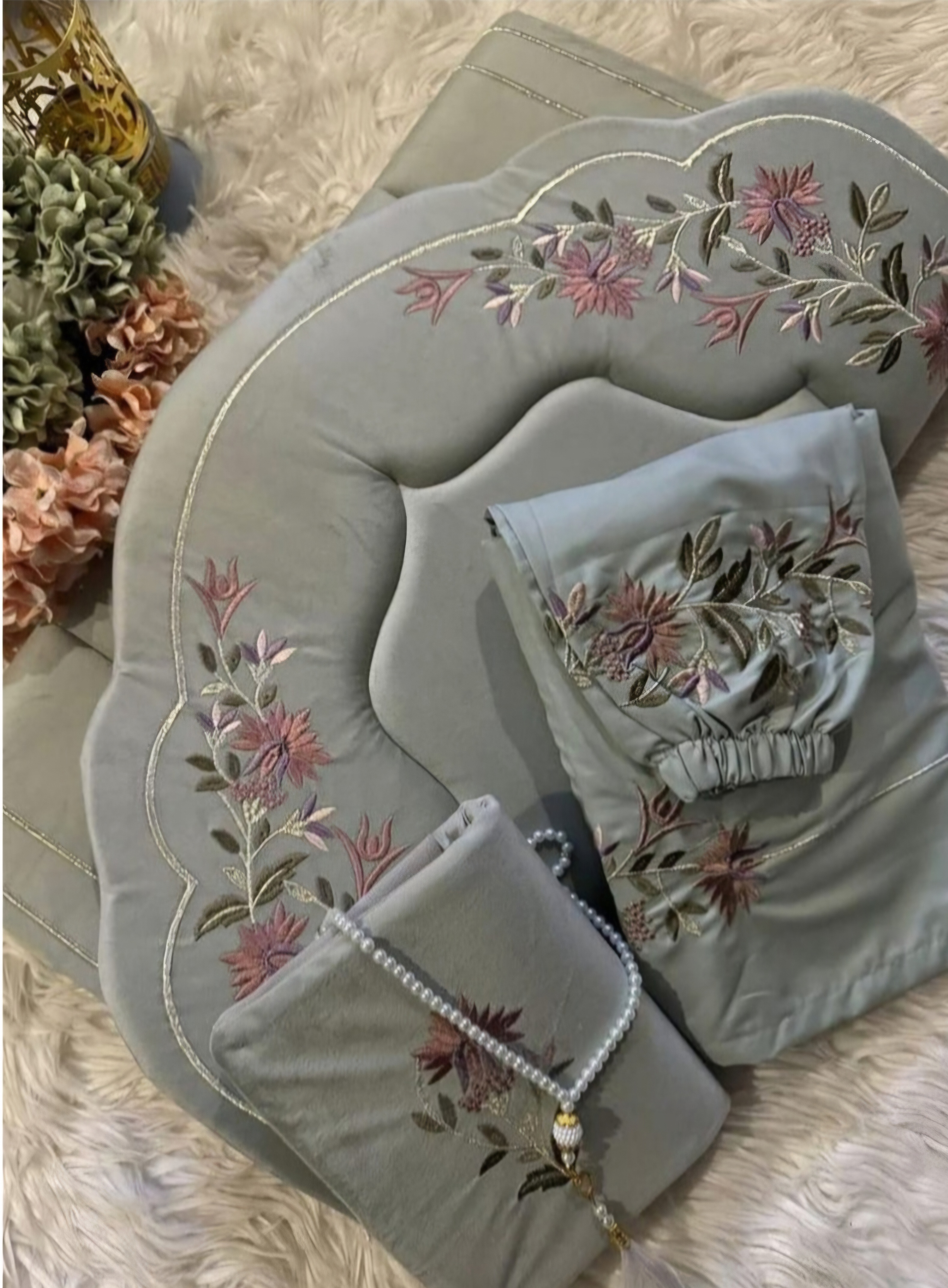 طقم صلاة ملكي مكون من شرشف صلاة سجادة صلاة مبطن تركي وغلاف المصحف