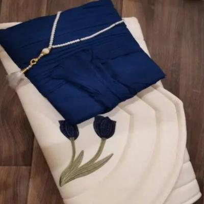 طقم صلاة مكون من شرشف صلاة سجادة صلاة مبطنة وغلاف المصحف